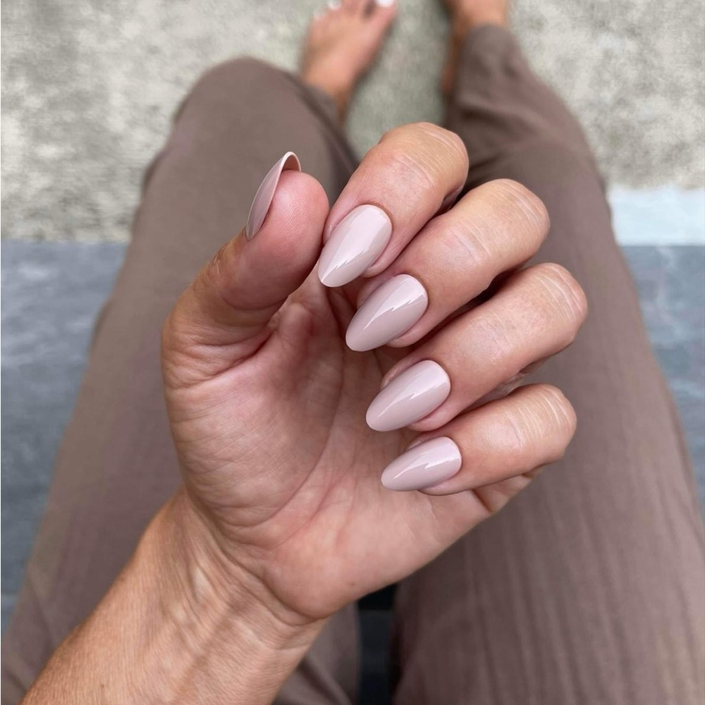 Red Aspen Nails CONCERTS IN THE PARK, CIARA - Pop-On Manicure NEW/MEDIUM/ALMOND